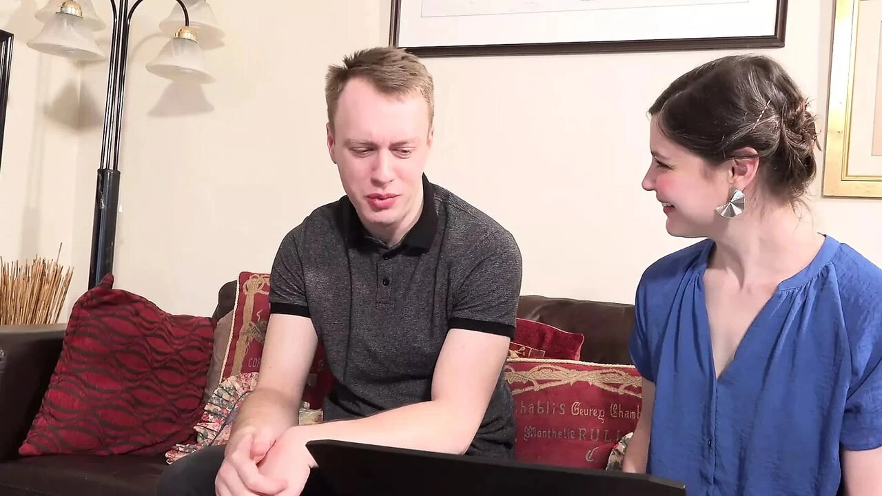 AuntJudysXXX – 40yo MILF Step-Aunt Aurora Catches her Step-Nephew Jacking Off