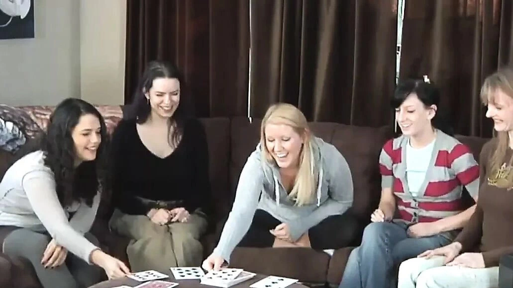 Strip Screw-Your-Neighbor with Zayda, Lucretia, Ashley, Elis